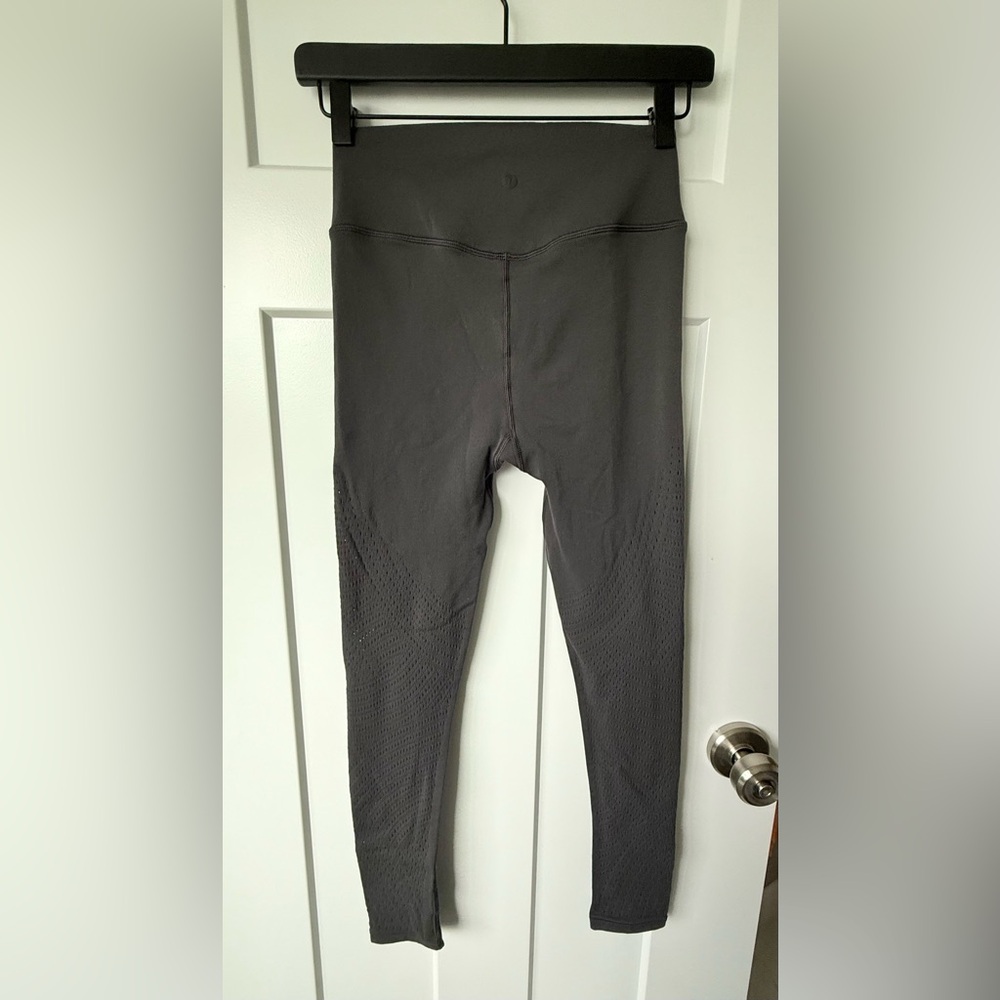 Lululemon Charcoal Grey Leggings, Sz 6, 24” inseam - Picture 3 of 6